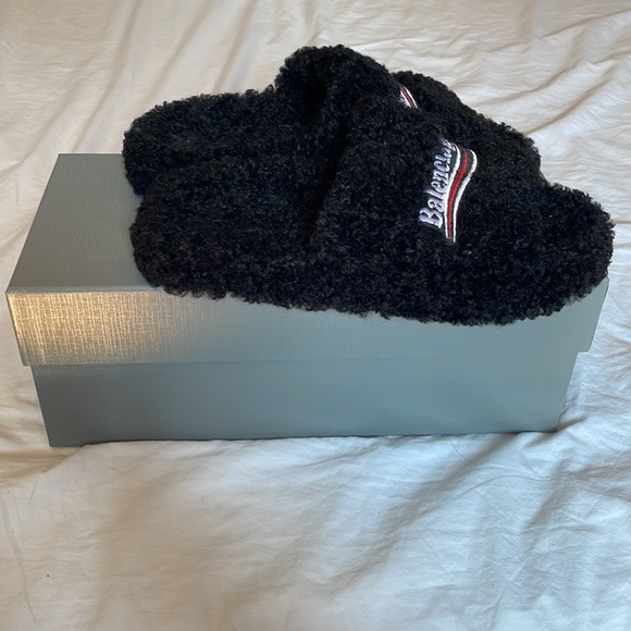 Balenciaga Furry Slide - Picture 4 of 7